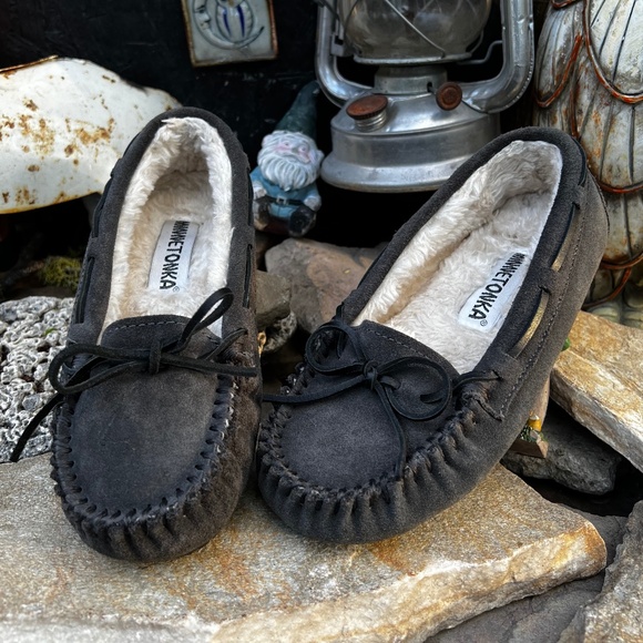 Minnetonka Moccasin Cally Fur Loafers - Picture 1 of 7